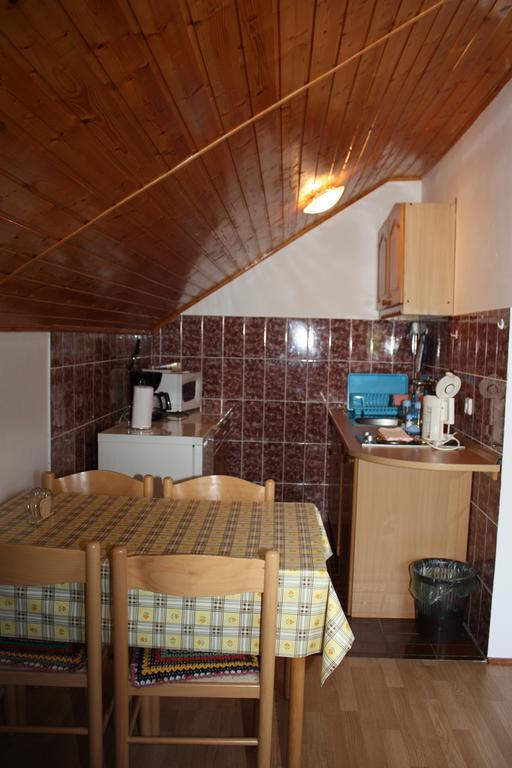 Apartment Jelena セリステ・ドゥレズニツコ 部屋 写真